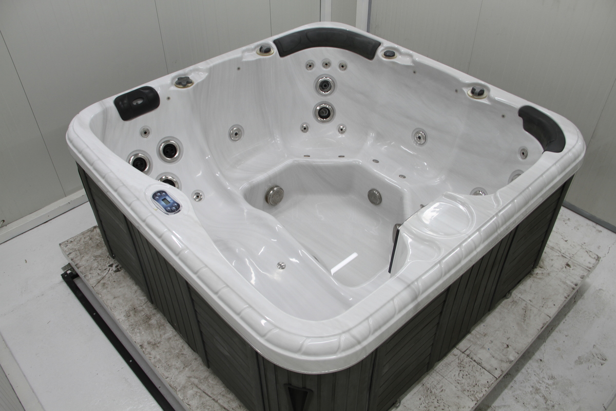 6 Person Spa (Sterling Silver) -Pre-loved